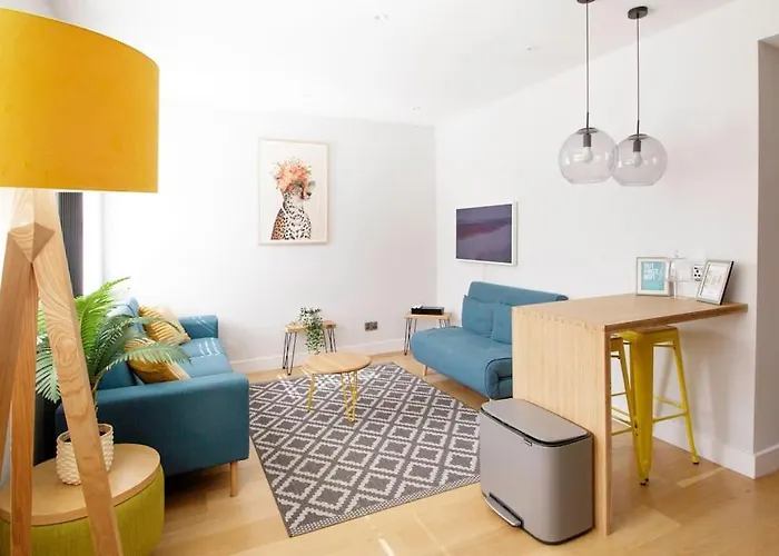 Central Flat By The Beach