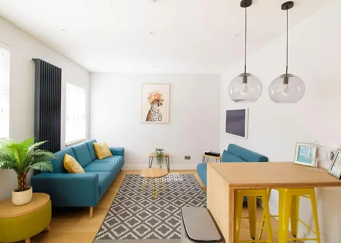 Central Flat By The Beach